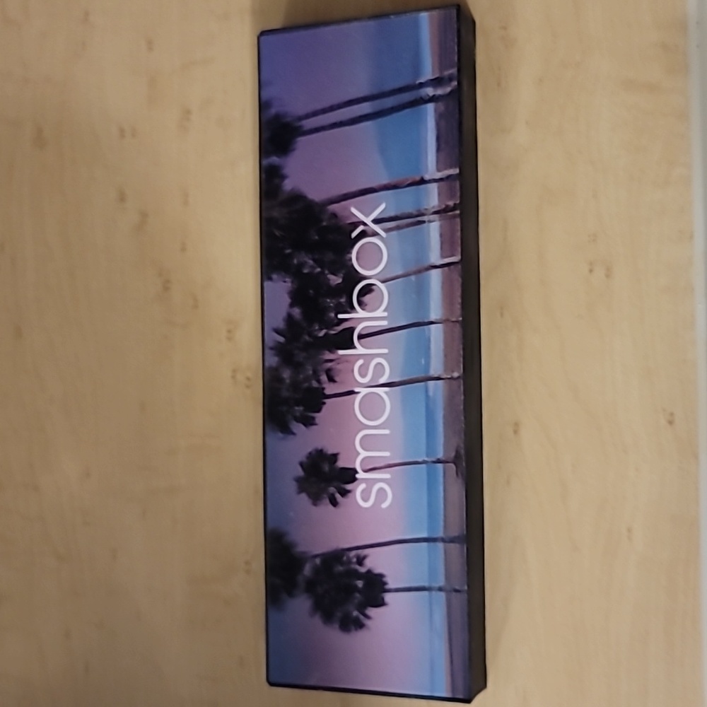 Final $! Smashbox la cover shot eye shadow pallet & liner set